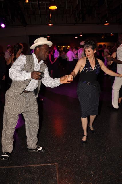 min 2010 11 13 fous swing 103
